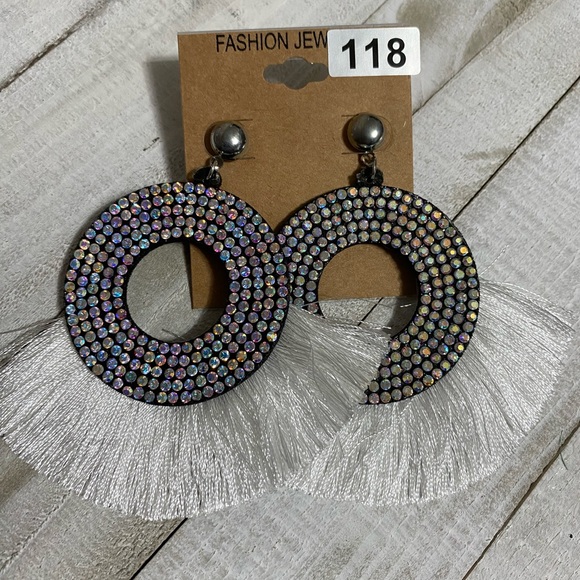 Jewelry - E118 ❤️ White Tassel Fringe Sparkly Earrings